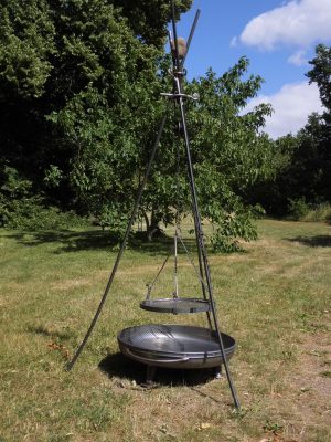 Schwenkgrill Dreibein mit Gillrost