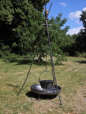 Schwenkgrill Dreibein mit Topf