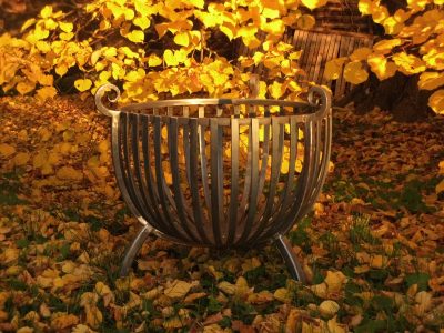Feuerkorb 02 im Garten